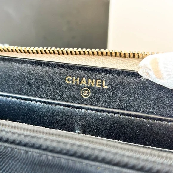 Chanel Zip Leather Wallet - Picture 11 of 16